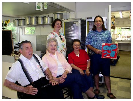 2004 - Rob, sister-in-law-in-law Vera, Paula, Leah, Garry.JPG